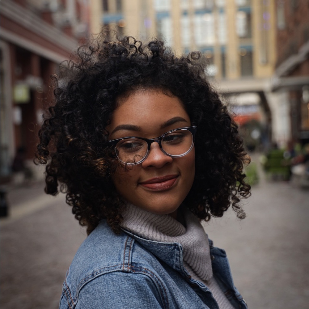 Meet your Posher, Sade